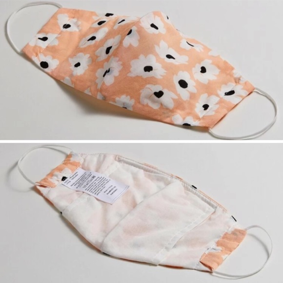 🎉JUST IN! Peach Daisy Print Face Mask - Picture 2 of 2